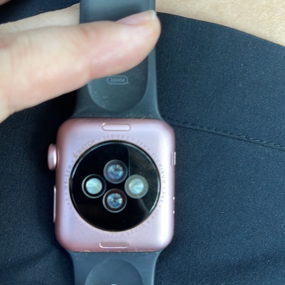 Needs to go ASAP 38mm Apple Watch face Series 2 in rose gold - Picture 2 of 5